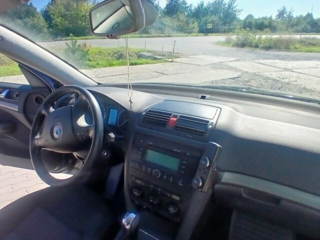 Черный Шкода Октавия, объемом двигателя 1.6 л и пробегом 210 тыс. км за 5500 $, фото 5 на Automoto.ua