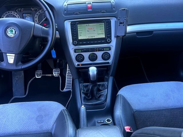 Черный Шкода Октавия, объемом двигателя 2 л и пробегом 197 тыс. км за 8800 $, фото 9 на Automoto.ua