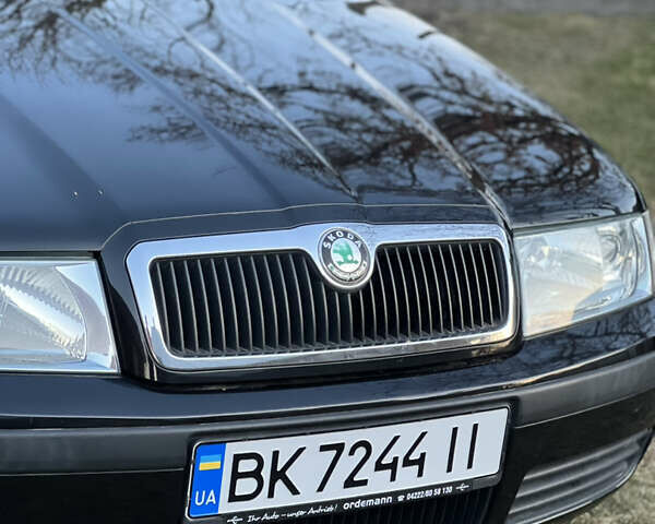 Черный Шкода Октавия, объемом двигателя 1.6 л и пробегом 209 тыс. км за 5999 $, фото 3 на Automoto.ua