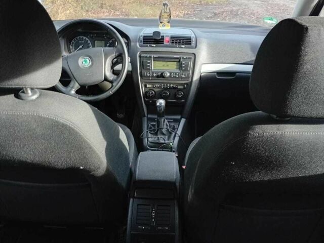 Черный Шкода Октавия, объемом двигателя 1.6 л и пробегом 241 тыс. км за 6100 $, фото 15 на Automoto.ua