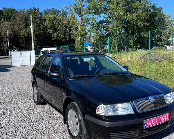 Черный Шкода Октавия, объемом двигателя 1.6 л и пробегом 234 тыс. км за 5200 $, фото 1 на Automoto.ua