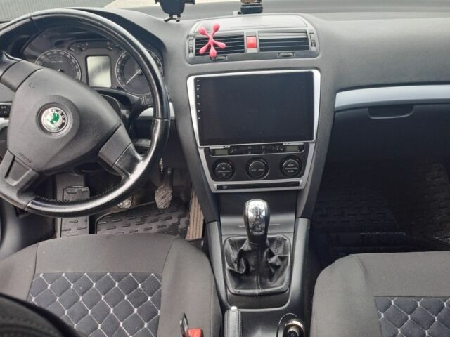 Черный Шкода Октавия, объемом двигателя 1.8 л и пробегом 28 тыс. км за 5700 $, фото 5 на Automoto.ua