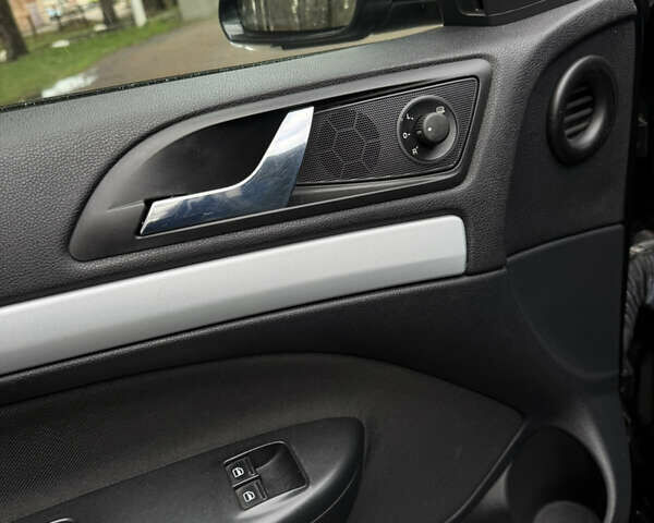 Черный Шкода Октавия, объемом двигателя 1.6 л и пробегом 210 тыс. км за 6450 $, фото 12 на Automoto.ua