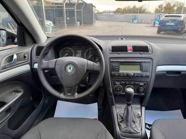 Черный Шкода Октавия, объемом двигателя 1.8 л и пробегом 252 тыс. км за 5990 $, фото 13 на Automoto.ua