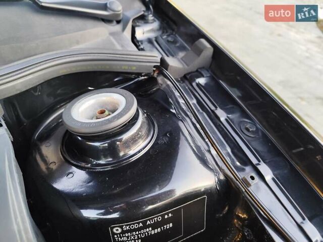 Черный Шкода Октавия, объемом двигателя 1.6 л и пробегом 183 тыс. км за 6999 $, фото 71 на Automoto.ua