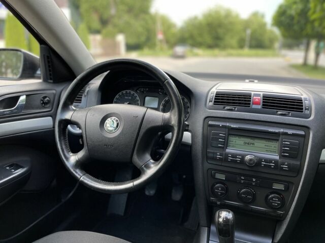 Чорний Шкода Октавія, об'ємом двигуна 1.6 л та пробігом 238 тис. км за 6550 $, фото 10 на Automoto.ua