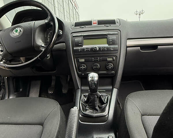 Черный Шкода Октавия, объемом двигателя 1.6 л и пробегом 211 тыс. км за 6500 $, фото 63 на Automoto.ua