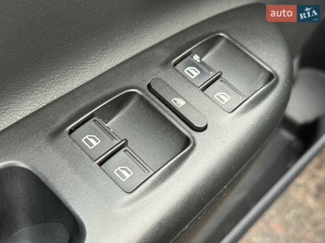 Черный Шкода Октавия, объемом двигателя 2 л и пробегом 196 тыс. км за 7850 $, фото 29 на Automoto.ua