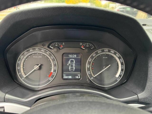 Черный Шкода Октавия, объемом двигателя 2 л и пробегом 250 тыс. км за 6990 $, фото 19 на Automoto.ua