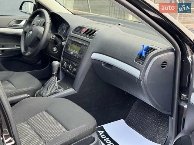 Черный Шкода Октавия, объемом двигателя 1.8 л и пробегом 252 тыс. км за 5990 $, фото 12 на Automoto.ua