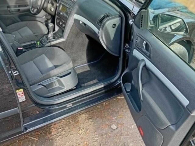 Черный Шкода Октавия, объемом двигателя 1.6 л и пробегом 241 тыс. км за 6100 $, фото 5 на Automoto.ua