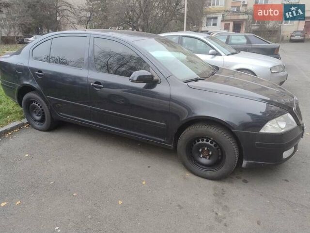 Черный Шкода Октавия, объемом двигателя 1.6 л и пробегом 303 тыс. км за 3900 $, фото 3 на Automoto.ua