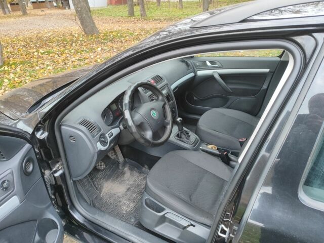 Черный Шкода Октавия, объемом двигателя 1.9 л и пробегом 312 тыс. км за 5750 $, фото 4 на Automoto.ua