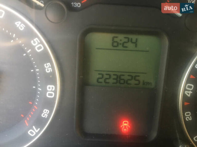 Черный Шкода Октавия, объемом двигателя 1.6 л и пробегом 223 тыс. км за 6300 $, фото 2 на Automoto.ua