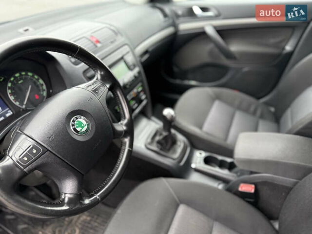 Чорний Шкода Октавія, об'ємом двигуна 1.6 л та пробігом 208 тис. км за 7850 $, фото 12 на Automoto.ua