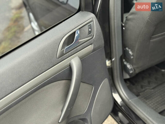 Чорний Шкода Октавія, об'ємом двигуна 1.6 л та пробігом 208 тис. км за 7850 $, фото 9 на Automoto.ua