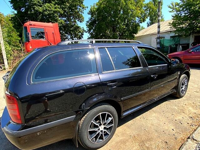 Чорний Шкода Октавія, об'ємом двигуна 1.6 л та пробігом 300 тис. км за 4999 $, фото 5 на Automoto.ua