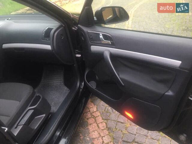 Черный Шкода Октавия, объемом двигателя 1.6 л и пробегом 223 тыс. км за 6300 $, фото 12 на Automoto.ua