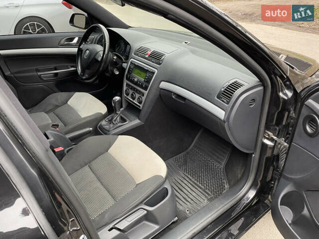 Черный Шкода Октавия, объемом двигателя 2 л и пробегом 291 тыс. км за 7400 $, фото 11 на Automoto.ua