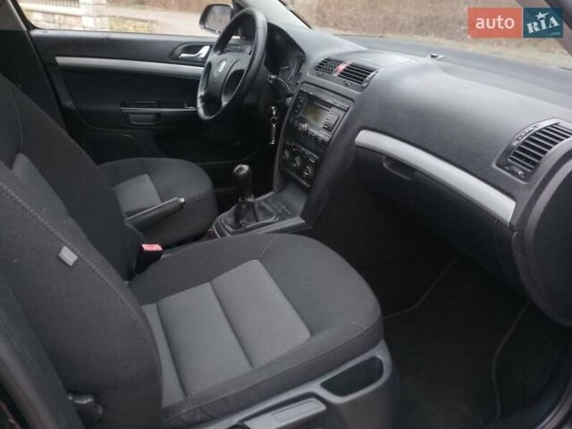 Чорний Шкода Октавія, об'ємом двигуна 1.6 л та пробігом 201 тис. км за 5800 $, фото 30 на Automoto.ua