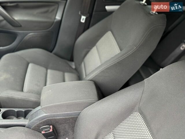 Черный Шкода Октавия, объемом двигателя 1.6 л и пробегом 215 тыс. км за 4000 $, фото 17 на Automoto.ua