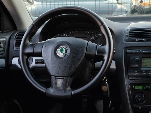 Черный Шкода Октавия, объемом двигателя 1.6 л и пробегом 239 тыс. км за 6955 $, фото 17 на Automoto.ua