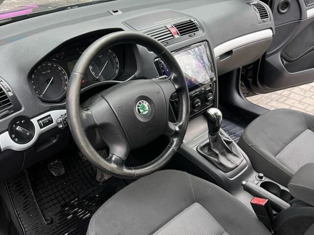 Чорний Шкода Октавія, об'ємом двигуна 1.6 л та пробігом 242 тис. км за 5500 $, фото 7 на Automoto.ua