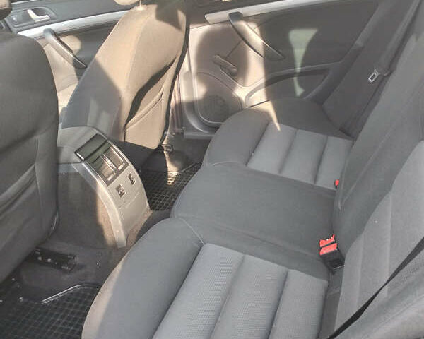 Черный Шкода Октавия, объемом двигателя 1.6 л и пробегом 244 тыс. км за 5800 $, фото 5 на Automoto.ua