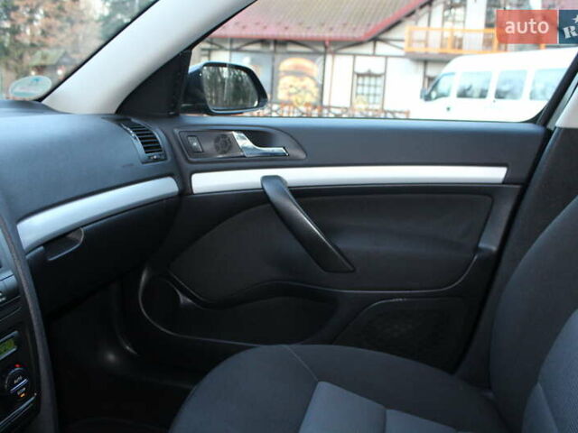 Черный Шкода Октавия, объемом двигателя 1.6 л и пробегом 215 тыс. км за 6390 $, фото 66 на Automoto.ua