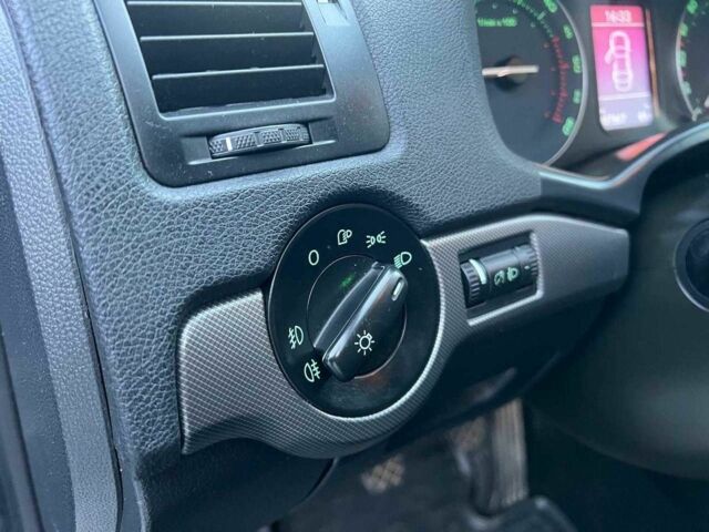 Черный Шкода Октавия, объемом двигателя 2 л и пробегом 307 тыс. км за 6990 $, фото 17 на Automoto.ua