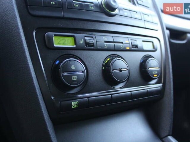 Черный Шкода Октавия, объемом двигателя 1.6 л и пробегом 215 тыс. км за 6390 $, фото 61 на Automoto.ua