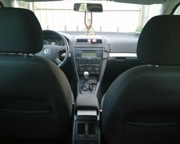 Черный Шкода Октавия, объемом двигателя 1.6 л и пробегом 173 тыс. км за 7500 $, фото 10 на Automoto.ua