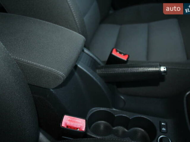 Черный Шкода Октавия, объемом двигателя 1.6 л и пробегом 215 тыс. км за 6390 $, фото 107 на Automoto.ua