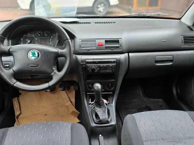 Черный Шкода Октавия, объемом двигателя 1.6 л и пробегом 238 тыс. км за 5500 $, фото 5 на Automoto.ua