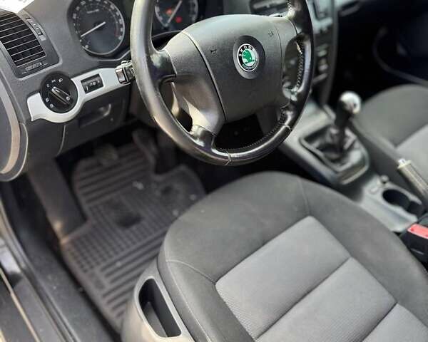 Черный Шкода Октавия, объемом двигателя 1.6 л и пробегом 212 тыс. км за 6999 $, фото 8 на Automoto.ua