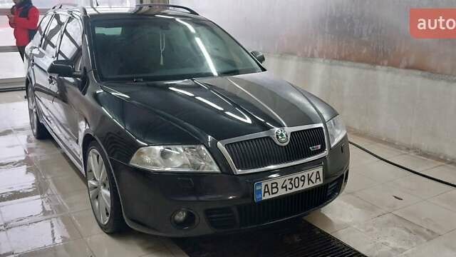 Черный Шкода Октавия, объемом двигателя 2 л и пробегом 310 тыс. км за 7800 $, фото 2 на Automoto.ua