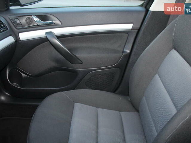 Черный Шкода Октавия, объемом двигателя 1.6 л и пробегом 215 тыс. км за 6390 $, фото 67 на Automoto.ua