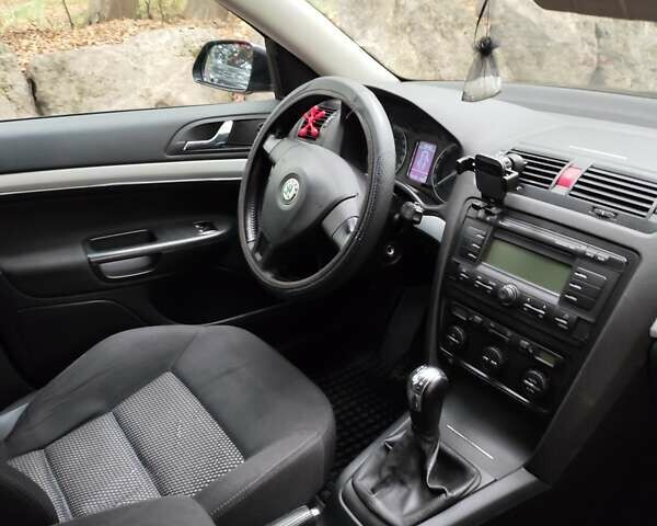 Черный Шкода Октавия, объемом двигателя 1.8 л и пробегом 178 тыс. км за 7500 $, фото 3 на Automoto.ua