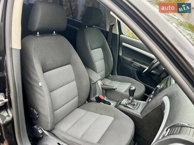 Черный Шкода Октавия, объемом двигателя 1.6 л и пробегом 198 тыс. км за 6700 $, фото 115 на Automoto.ua