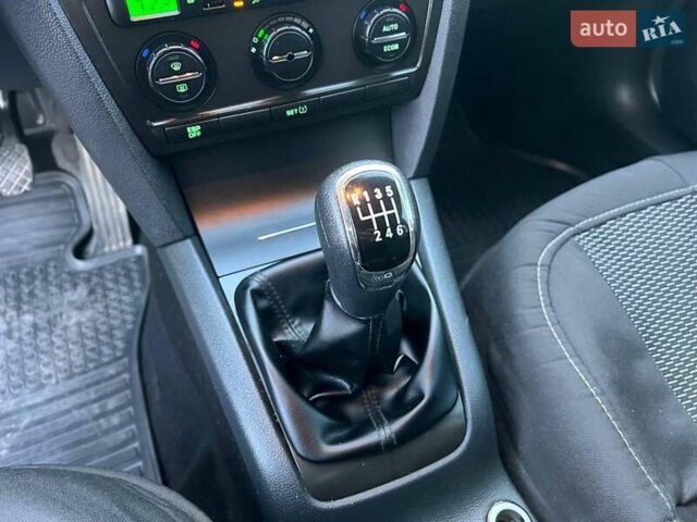 Черный Шкода Октавия, объемом двигателя 2 л и пробегом 307 тыс. км за 6990 $, фото 28 на Automoto.ua