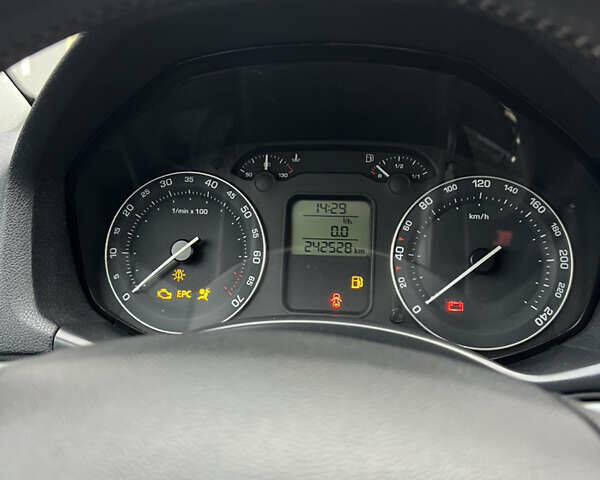 Черный Шкода Октавия, объемом двигателя 1.6 л и пробегом 242 тыс. км за 5500 $, фото 9 на Automoto.ua