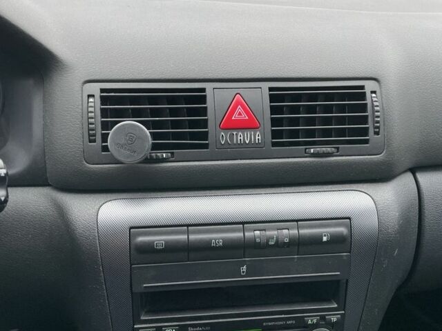 Чорний Шкода Октавія, об'ємом двигуна 1.6 л та пробігом 223 тис. км за 6300 $, фото 7 на Automoto.ua