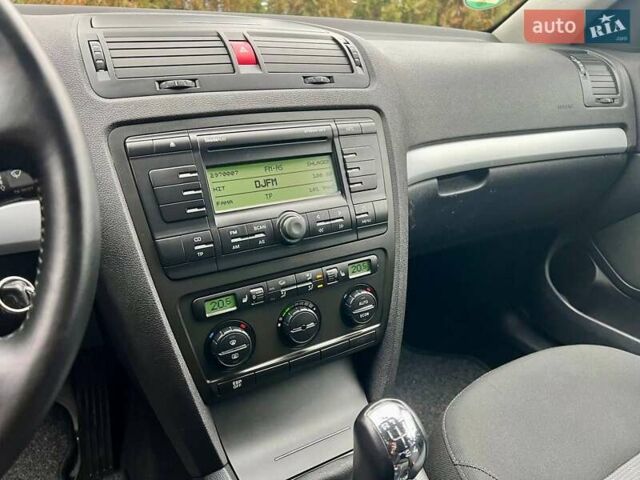 Черный Шкода Октавия, объемом двигателя 1.6 л и пробегом 198 тыс. км за 6700 $, фото 90 на Automoto.ua