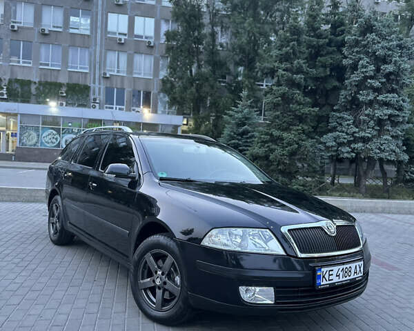 Черный Шкода Октавия, объемом двигателя 1.6 л и пробегом 204 тыс. км за 6450 $, фото 1 на Automoto.ua