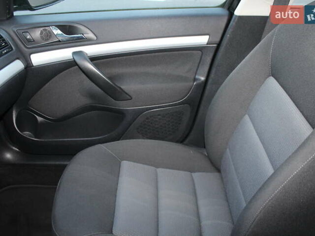 Черный Шкода Октавия, объемом двигателя 1.6 л и пробегом 215 тыс. км за 6390 $, фото 68 на Automoto.ua