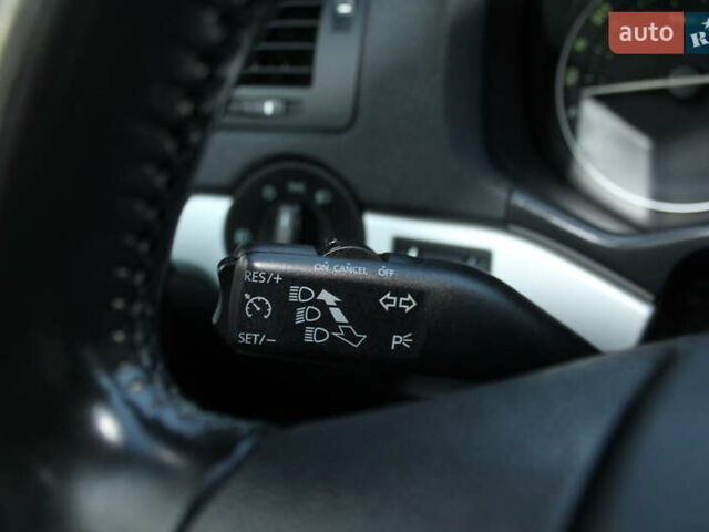 Черный Шкода Октавия, объемом двигателя 1.6 л и пробегом 215 тыс. км за 6390 $, фото 69 на Automoto.ua