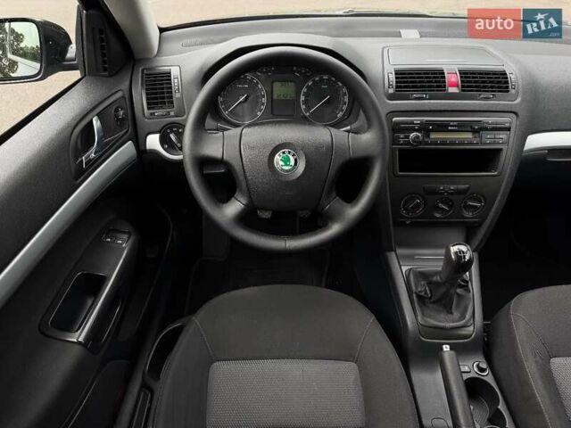 Черный Шкода Октавия, объемом двигателя 1.6 л и пробегом 201 тыс. км за 6900 $, фото 8 на Automoto.ua