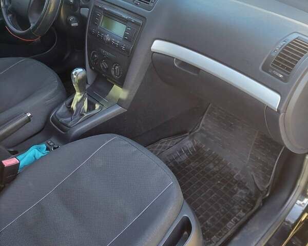 Черный Шкода Октавия, объемом двигателя 1.6 л и пробегом 193 тыс. км за 5500 $, фото 4 на Automoto.ua