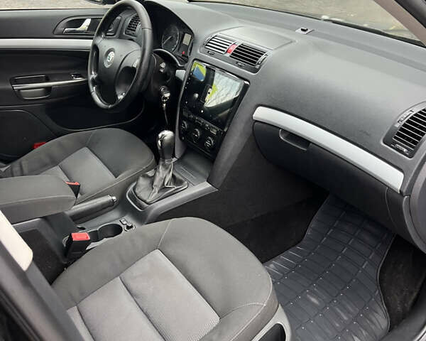 Черный Шкода Октавия, объемом двигателя 1.6 л и пробегом 242 тыс. км за 5500 $, фото 7 на Automoto.ua