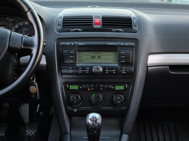 Черный Шкода Октавия, объемом двигателя 1.6 л и пробегом 239 тыс. км за 6955 $, фото 18 на Automoto.ua